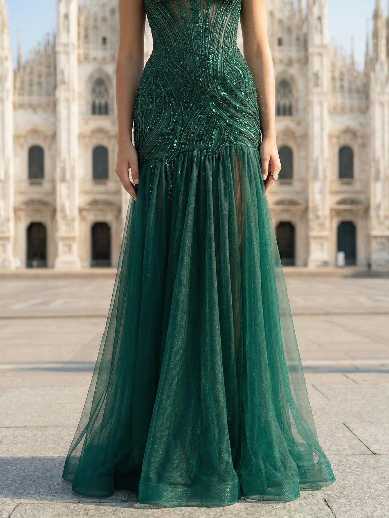 Gardenwed Emerald Green Sequin Mermaid Prom Dress with Slit, Sparkly Beaded Bodice, Sheer Tulle Skirt, Deep V Neck Evening Gown