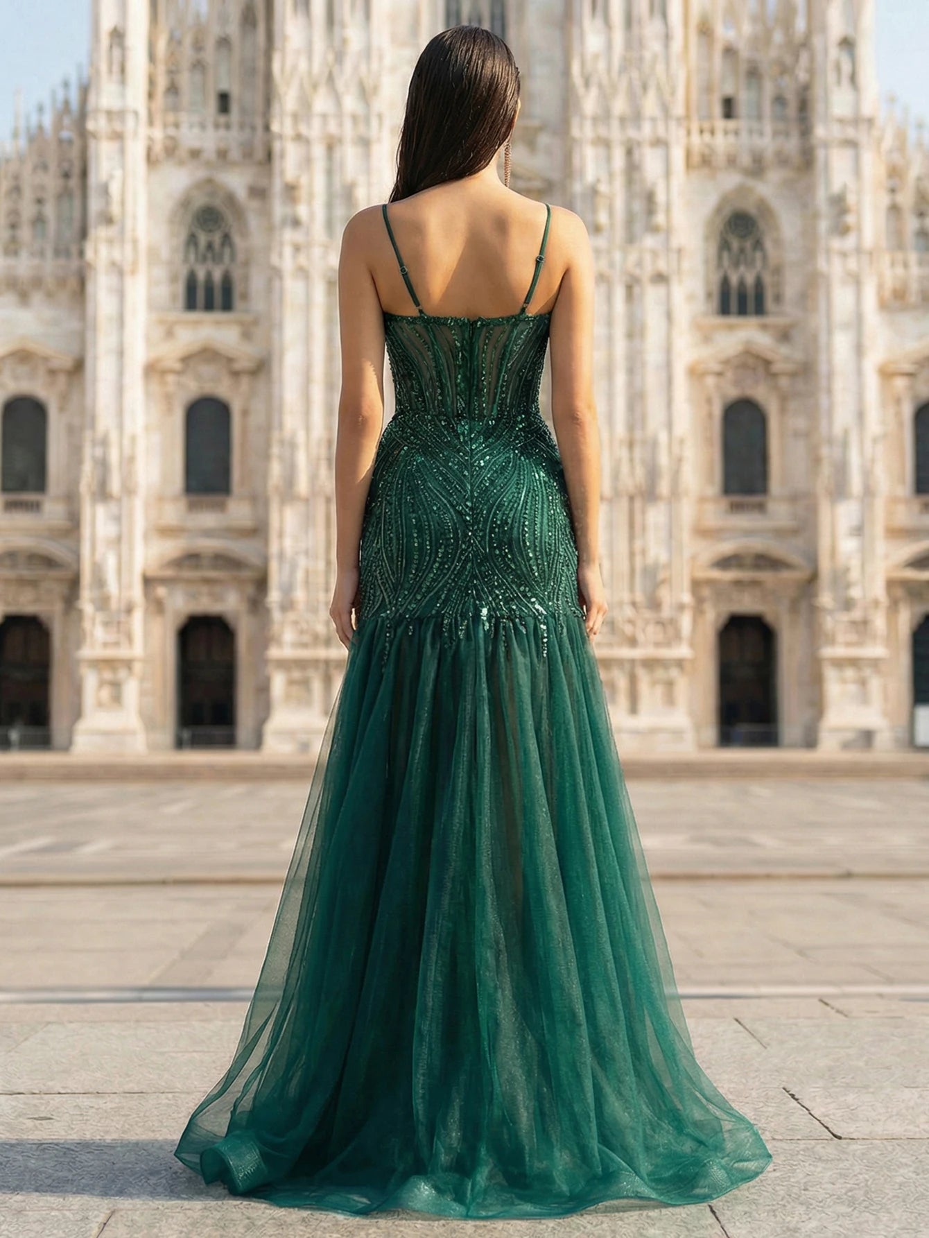 Gardenwed Emerald Green Sequin Mermaid Prom Dress with Slit, Sparkly Beaded Bodice, Sheer Tulle Skirt, Deep V Neck Evening Gown